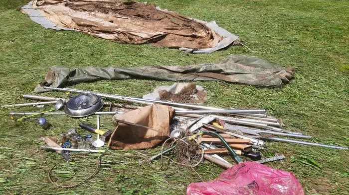 Die Reste eines Pfadfinderlagers nach dem Unwetter