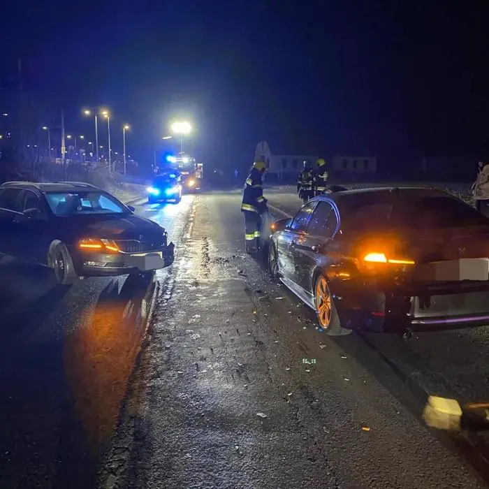 Eine Person wurde bei dem Unfall verletzt