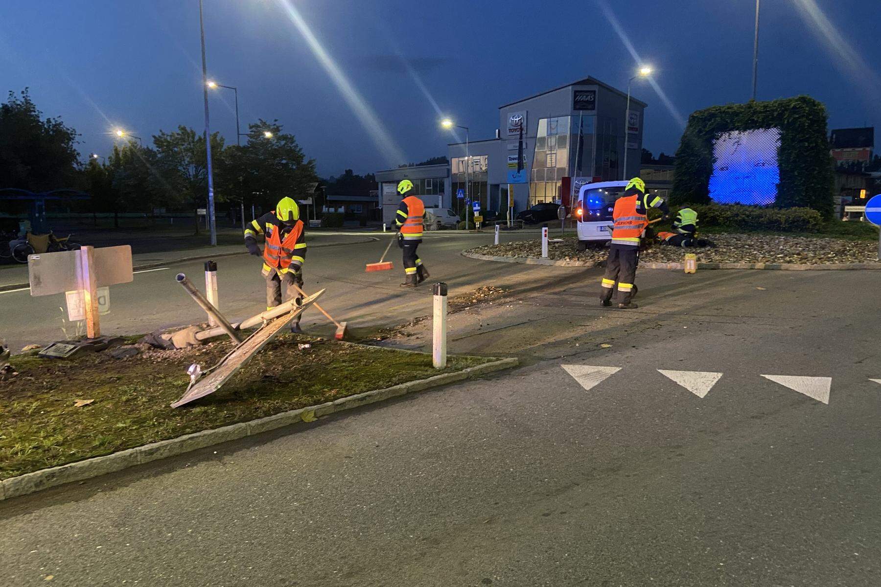 Einsatz in Lannach: Lenker krachte in Kreisverkehr von Lannach