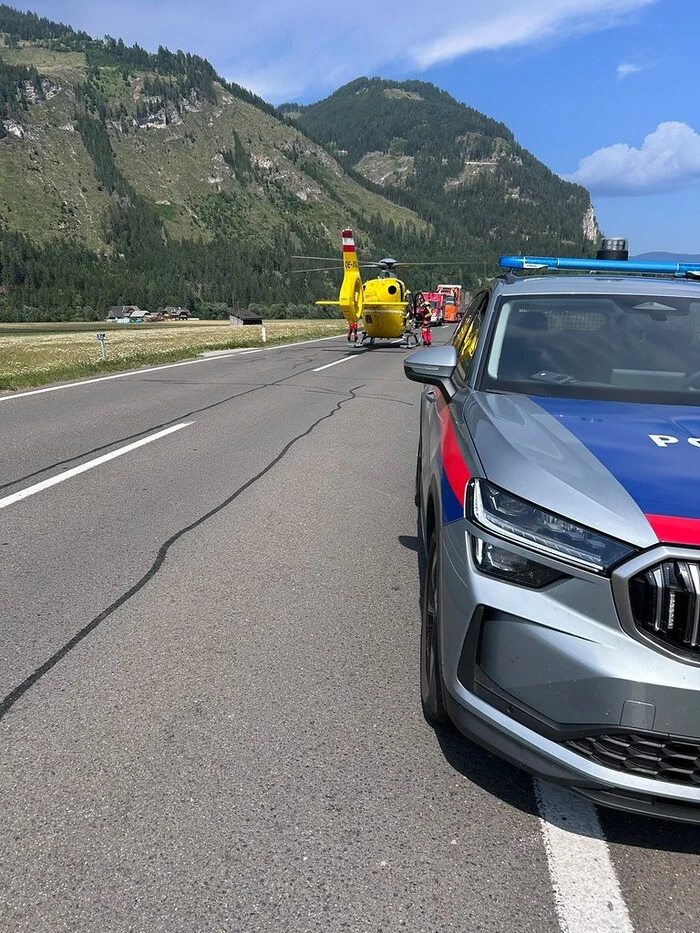 Rettungshubschrauber C 14 landete an der Unfallstelle