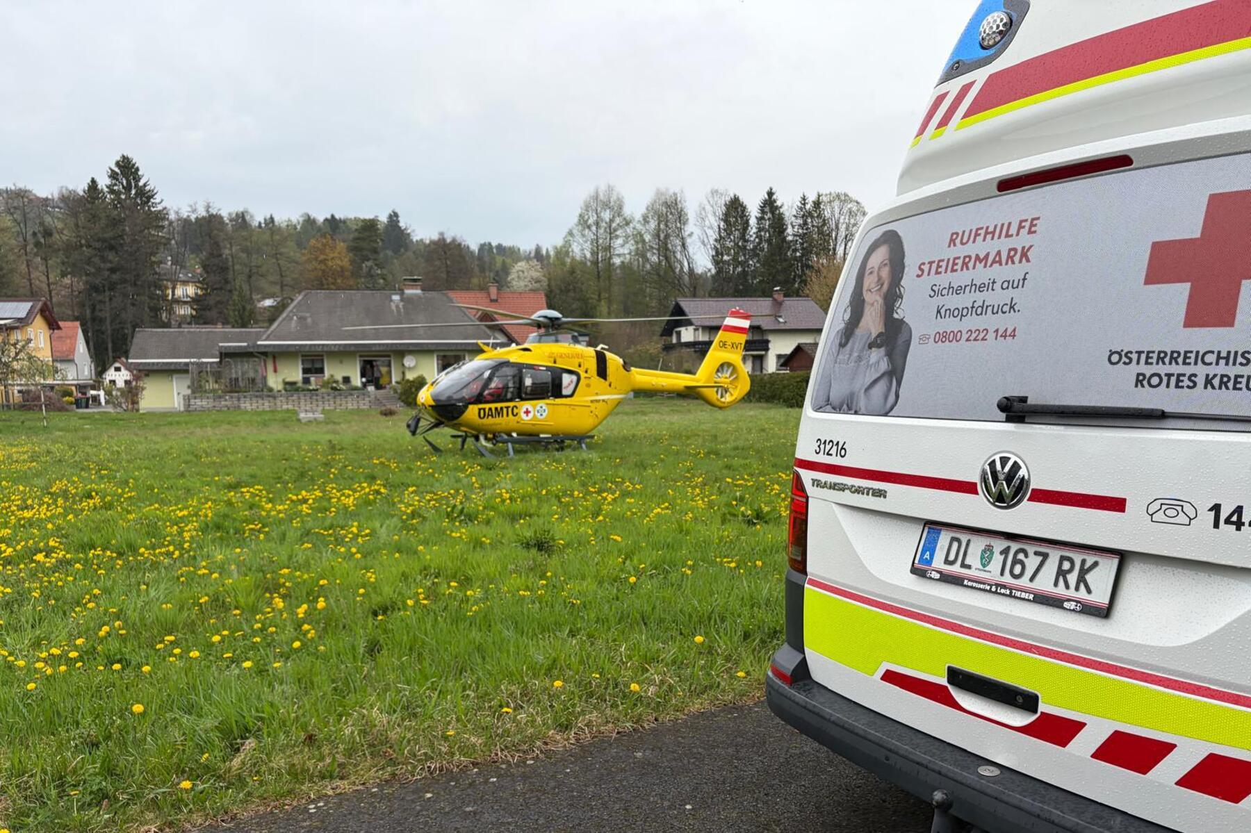 Mopedlenker (16) fuhr ungebremst in Kreuzung und krachte in Auto