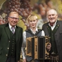 ORF-Steiermark-Moderator Paul Prattes und Landesdirektor Gerhard Koch (re.) mit dem Sieger Nico Portenschlager  