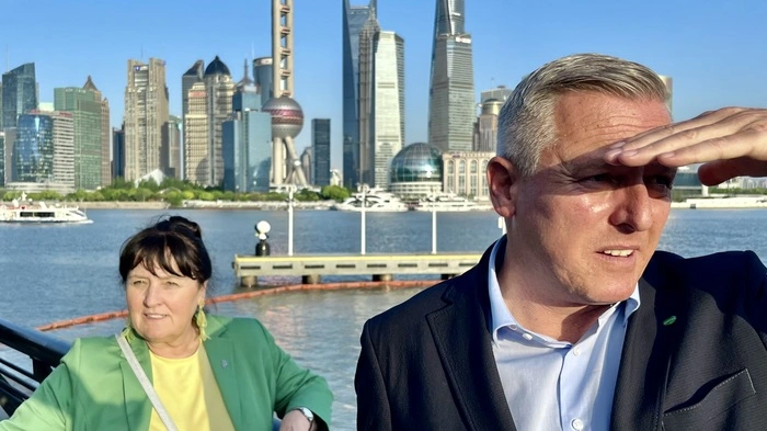 Landeshauptmann Mario Kunasek (FPÖ) und seine Vize Manuela Khom (ÖVP) haben eine 58-köpfige Delegation nach China angeführt.
