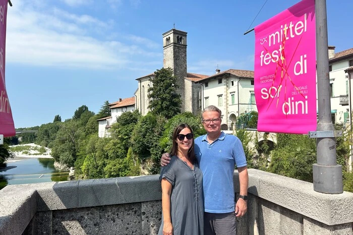 Landeshauptmann Christopher Drexler war im Sommer mit seiner Frau Iris ein paar Tage im italienischen Friaul. Das Bild entstand auf der „Ponte del Diavolo‘‘ (Teufelsbrücke) entstanden. Die Brücke ist beliebtes Ziel der Gäste des Cividale del Friuli.