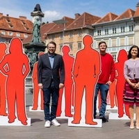 Hannes Schwarz (2. v. l. neben Martin Amschl) muss einen Nachfolger für die zurückgetretene Grazer SP-Chefin Doris Kampus finden (Archivfoto). Anna Robosch (l.) hat sich selbst aus dem „Spiel“ genommen