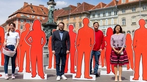 Hannes Schwarz (2. v. l. neben Martin Amschl) muss einen Nachfolger für die zurückgetretene Grazer SP-Chefin Doris Kampus finden (Archivfoto). Anna Robosch (l.) hat sich selbst aus dem „Spiel“ genommen