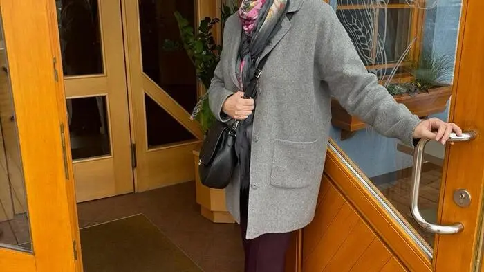Staatssekretärin Barbara Eibinger-Miedl (ÖVP) am Weg ins Wahllokal, der Kirchenwirt in St. Bartholomä 