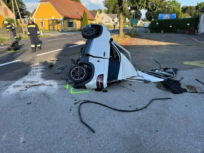 Der Lenker des Mopedautos verstarb noch an der Unfallstelle