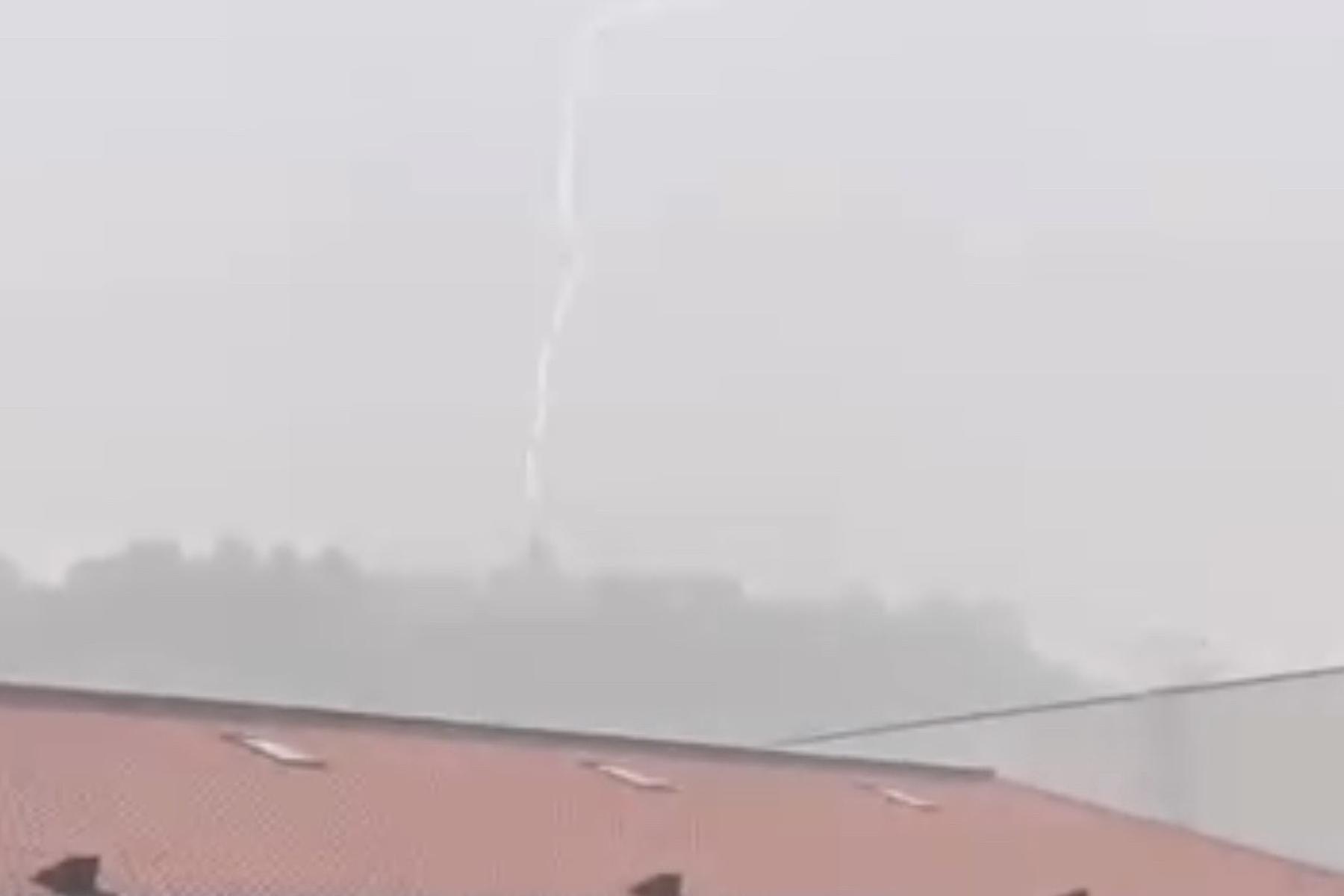 Techniker untersuchen Grazer Glockenturm nach Blitzeinschlag