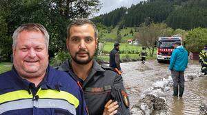 Kommandant Andreas Reiter (Deutschfeistritz, li.) und Kommandant Lukas Ebner (Thörl) erlebten die Auswirkungen der Unwetter live mit