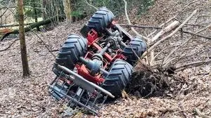 Das Fahrzeug kam am Dach zum Stillstand