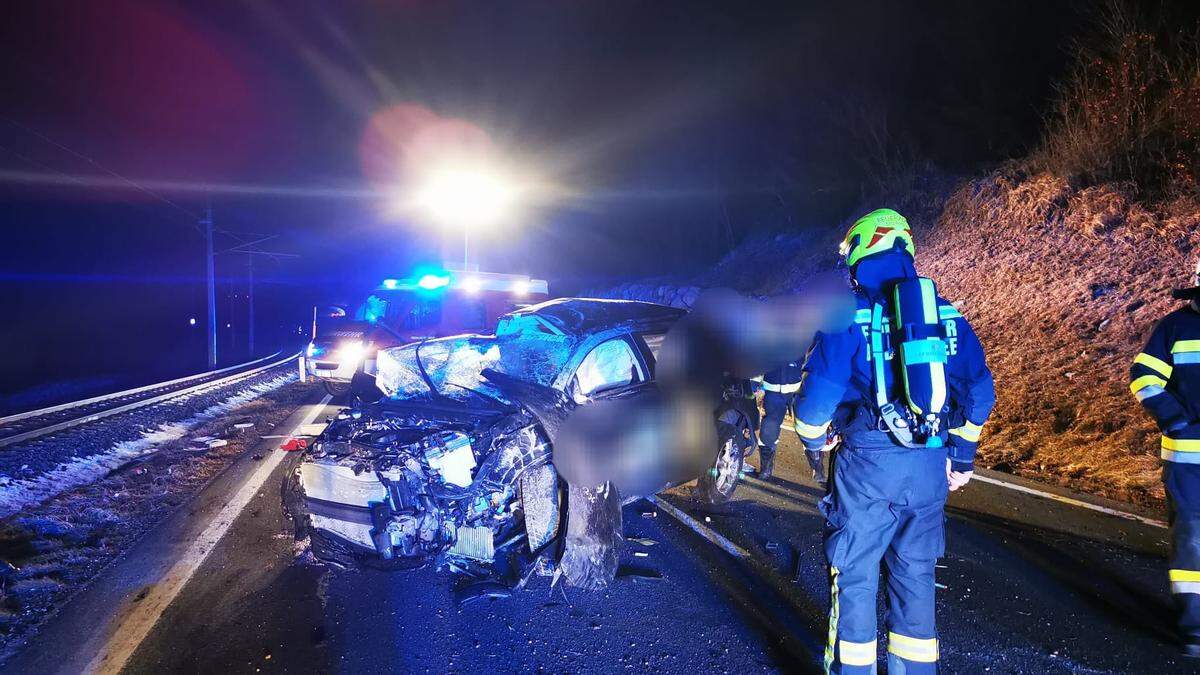 Freiwillige Feuerwehr half beim Sichern der Unfallstelle