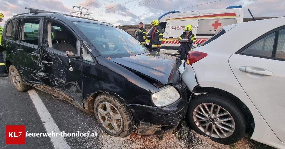 A drunk driver hit a car and a street sign in Graz