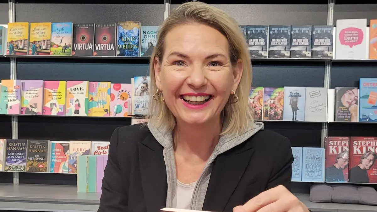 Claudia Rossbacher | Claudia Rossbacher erhielt Platinbuch für ihren ersten Steirerkrimi