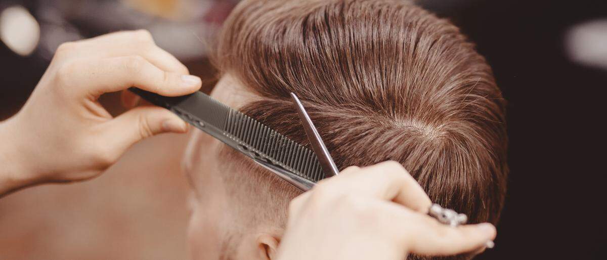 Friseure können helfen, Hauterkrankungen früh zu erkennen 