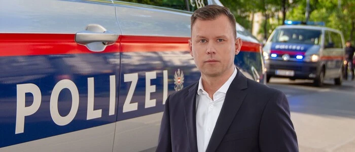 Der Leibnitzer Bürgermeister Daniel Kos warnt vor weitreichenden Folgen des neuen Dienstzeitmodells und fordert eine unabhängige Evaluierung des Pilotbetriebs