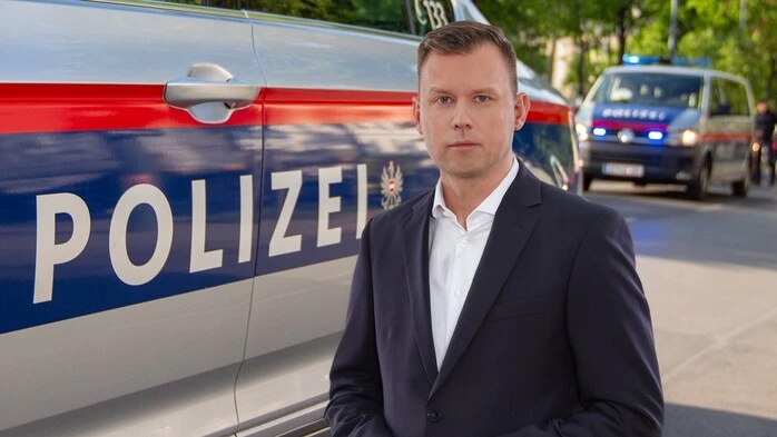Der Leibnitzer Bürgermeister Daniel Kos warnt vor weitreichenden Folgen des neuen Dienstzeitmodells und fordert eine unabhängige Evaluierung des Pilotbetriebs