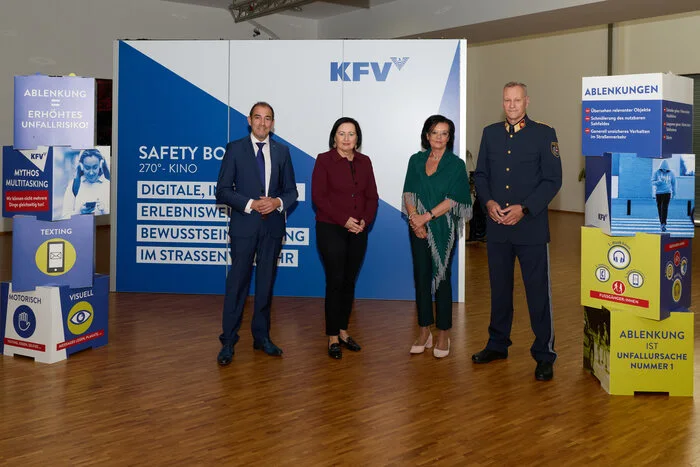 Christian Schimanofsky (KFV), Bildungsdirektorin Elisabeth Meixner, Maria Knauer-Lukas (Land), Oberst Klaus Rexeis (LVA)