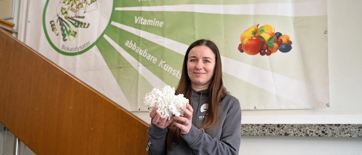 Lila Gall nutzt Enzyme als natürliche Werkzeuge