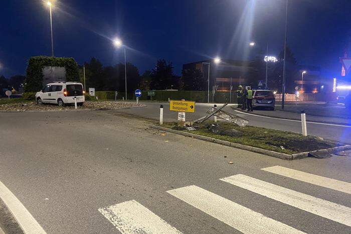 Verkehrsinsel beschädigt