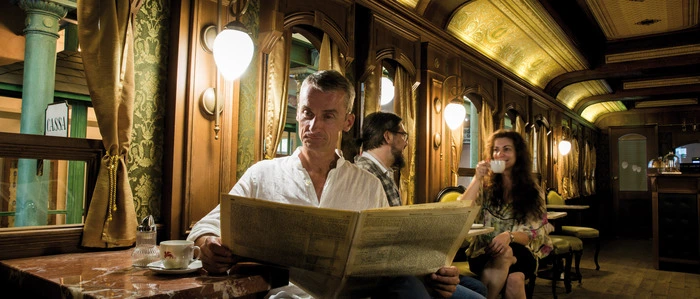 Im Caféwaggon des Südbahn Museums erinnert man sich beim Erzählcafé gemeinsam an vergangene Eisenbahnzeiten