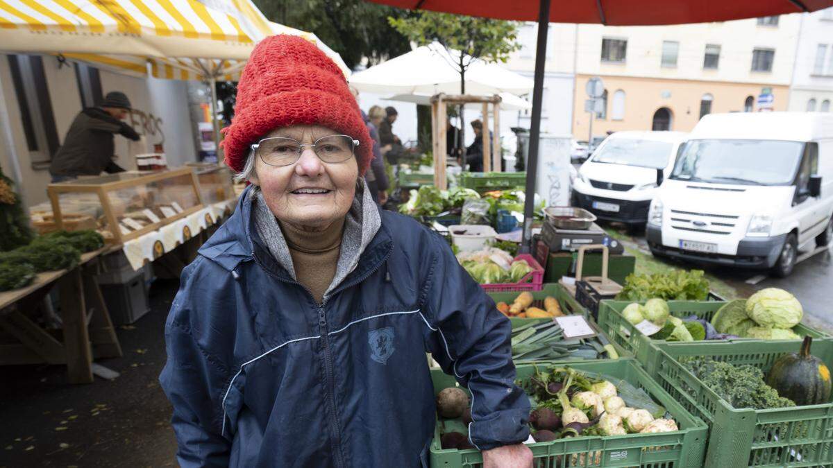 Waltraud Glauninger ist längst schon eine „Institution“ am Hasnerplatz. Ihre Rohnen, Winterkohl oder Portulak sind äußerst beliebt