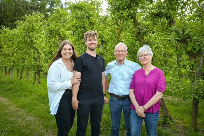 Familie Loidl mit Mutter Maria,Vater Fritz, Tobias und Freundin Kathi