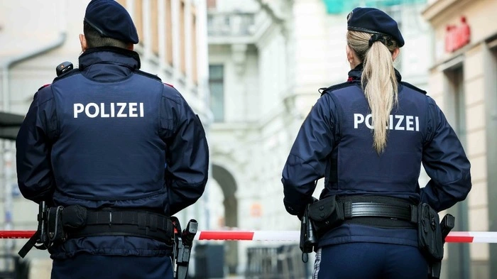 Zwei Mitglieder der Polizei in der Steiermark (Symbolfoto)