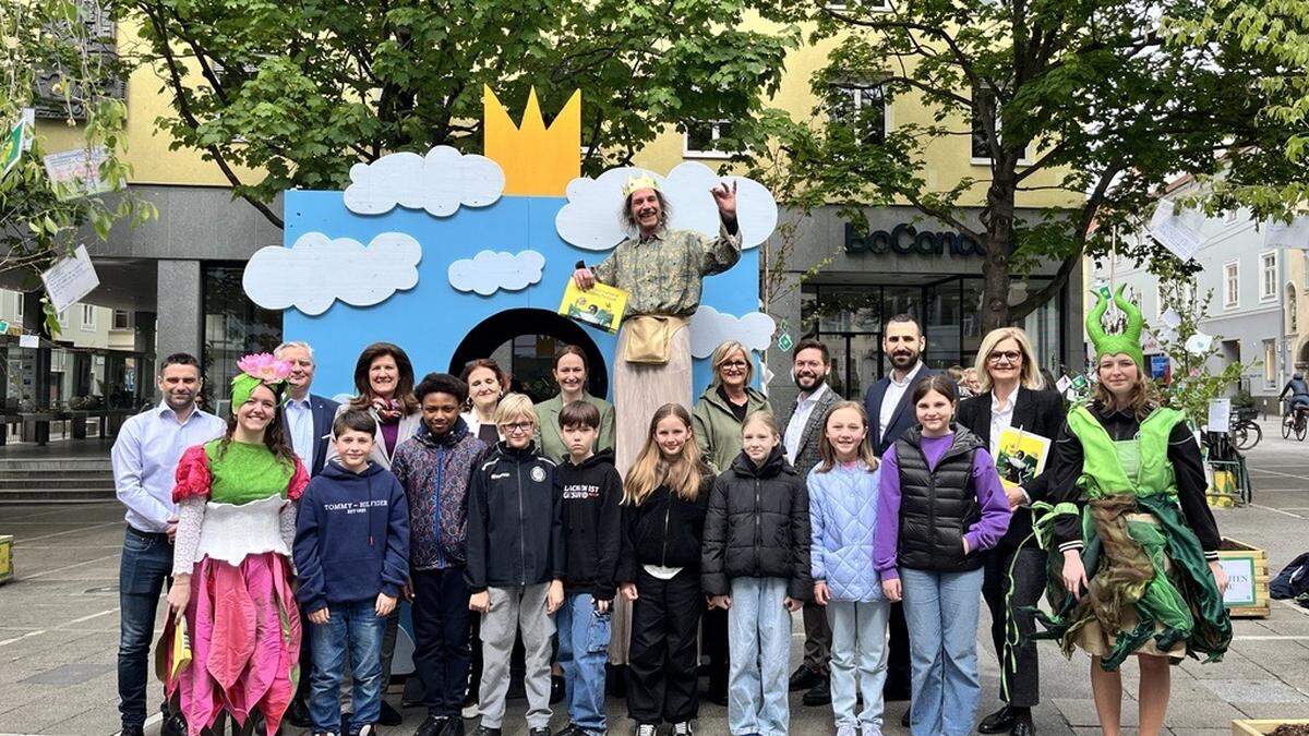 Am Tummelplatz wurde für das Festival ein Märchenschloss und ein Geschichtenwald errichtet