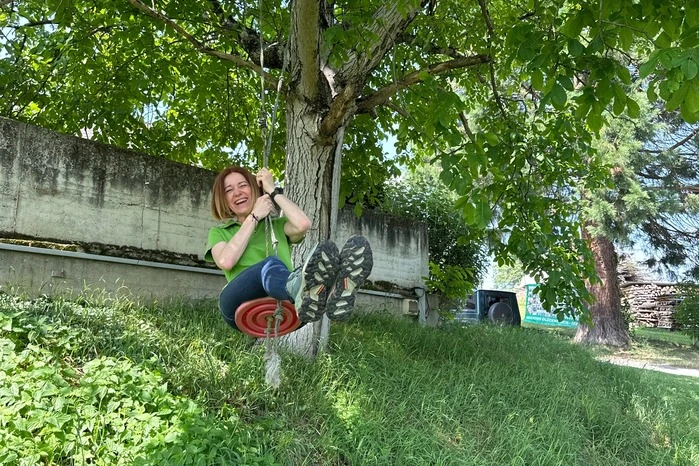Nein, Simone Schmiedtbauer (ÖVP) verschaukelt uns nicht: Die Landesrätin machte gleichsam Urlaub am (eigenen) Bauernhof 