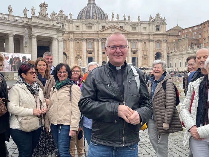 Pfarrer Martin Trummler mit Gruppe aus dem Seelsorgeraum Voitsberg
