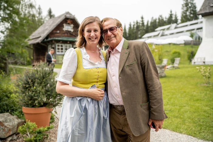 Landesrätin Barbara Eibinger-Miedl mit Unternehmer Rudi Roth