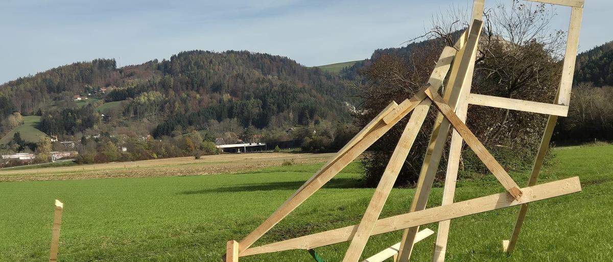 Demoliert: ein Landschaftselement der ÖVP im Norden von Graz