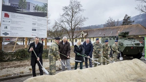Spatenstich für das neue Werkstättengebäude in der Gablenzkaserne
