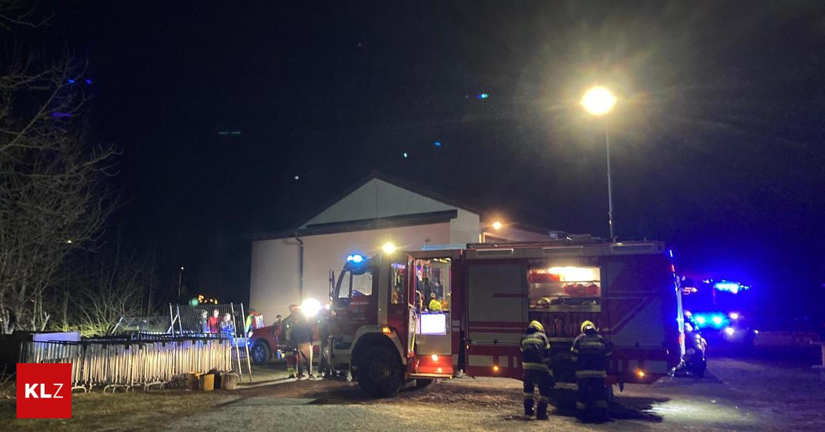 Person-kam-B-schung-nicht-mehr-hoch-Feuerwehr-r-ckte-aus