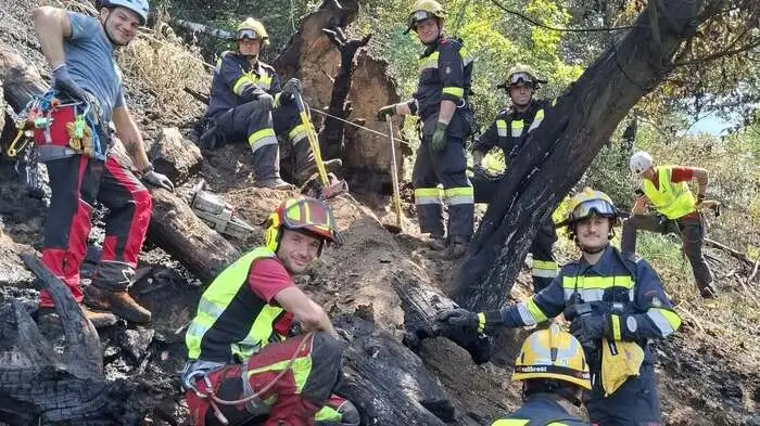 Erschöpft, aber zufrieden. Auch vier Bergretter aus Kapfenberg halfen bei der Brandbekämpfung mit