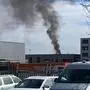 Hohe Rauchsäule bei Brand in Werkshalle