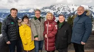 Landesrat Karlheinz Kornhäusl, Landtagspräsidentin Manuela Khom, Christopher Drexler, ÖSV-Präsidentin Roswitha Stadlober, Landesrat Werner Amon und Schladmings Bürgermeister Hermann Trinker