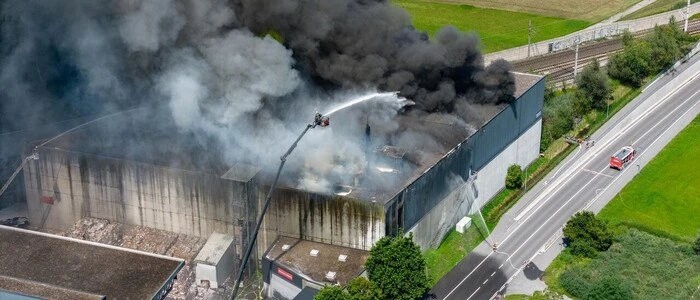 In einem Recyclingbetrieb in Götzis (Bezirk Feldkirch) brach am Donnerstag ein Brand aus