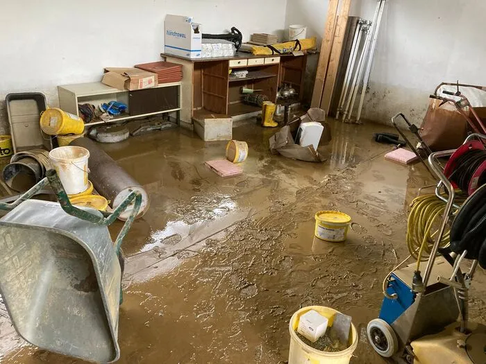 Im Freibad Neudau haben die Unwetter eine Spur der Verwüstung nach sich gezogen.