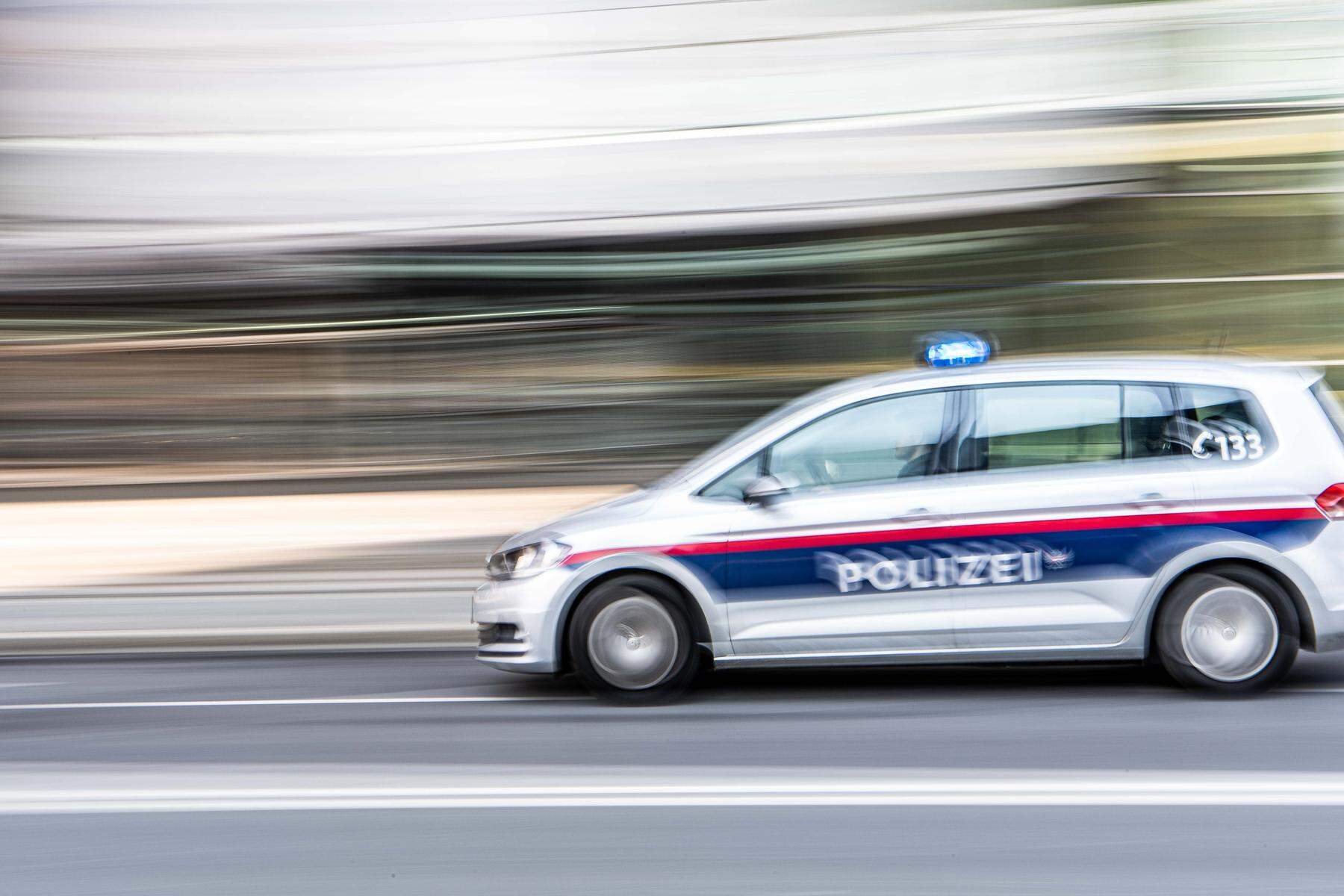 Fahrerflucht nach Verkehrsunfall in Graz: Betrunkener floh über die Grenze und lieferte sich Verfolgungsjagd mit der Polizei