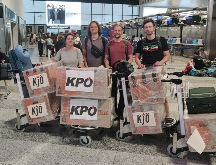 Am Weg nach Kuba: Ines Konrad (Bund Demokratischer Frauen), Philipp Jölli (KJÖ), Alexander Melinz und Simon Gostentschnigg (KPÖ)