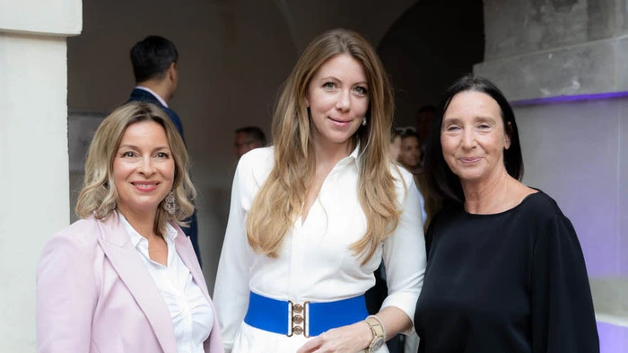 Fest zum 40-Jahr-Jubiläum des steirischen Presseclubs: Präsidentin Sigrid Hroch (r.) und Geschäftsführerin Alexandra Reischl begrüßten unter anderen Nina Zechner (IV)