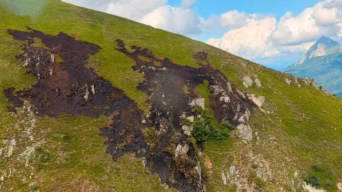 Aufnahme aus der Luft vom Brandbereich am Blaseneck auf etwa 1900 Meter Seehöhe
