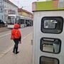 Conrad-von-Hötzendorf Straße: Auch diese Telefonzelle hält bis heute wacker die Stellung