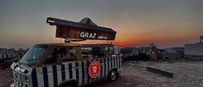 Der „Graz Coffee Van“ gehört zum Stadtbild von Ramallah