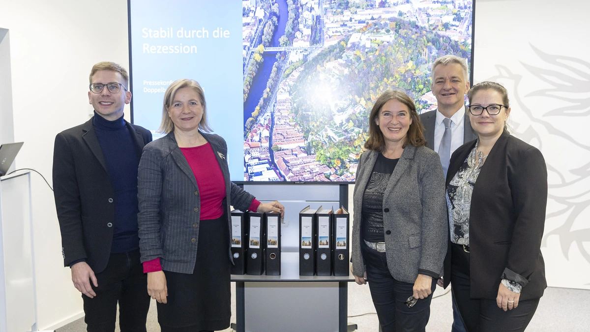 Die Koalition hat im November 2024 das Doppelbudget 2025/26 präsentiert: Robert Krotzer, Judith Schwentner, Elke Kahr, Manfred Eber und Daniela Schlüsselberger