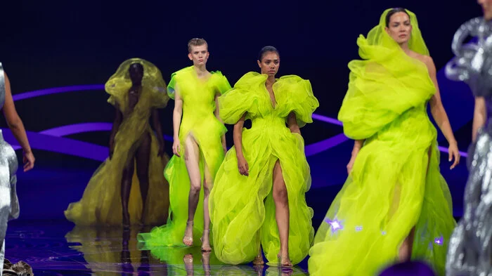 Samira (Mitte) in einem Couture-Kleid von Lessja Verlingieri - in Runde 2 war Schluss