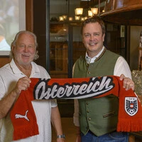 Robert Grossauer (rechts) konnte Hannes Kartnig als Kommentator gewinnen