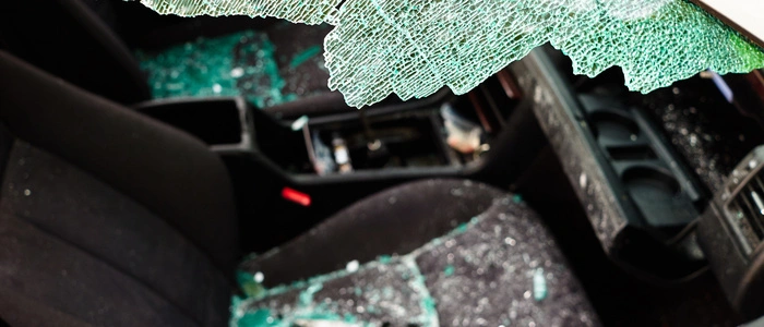 Zertrümmerte Autoscheibe (Sujetbild)